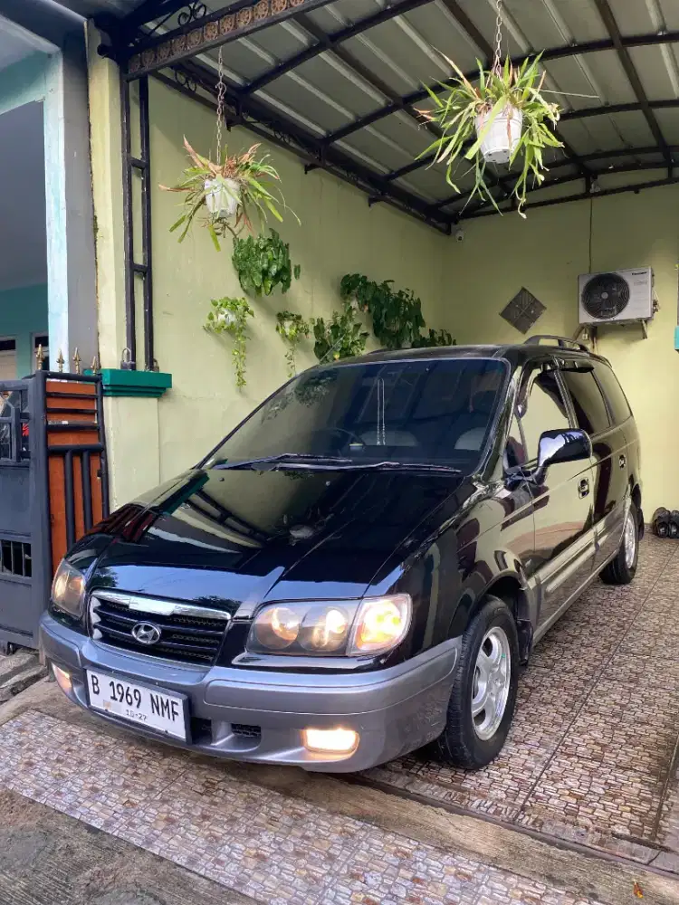 Hyundai Trajet G-8 MT 2005 Mulus..