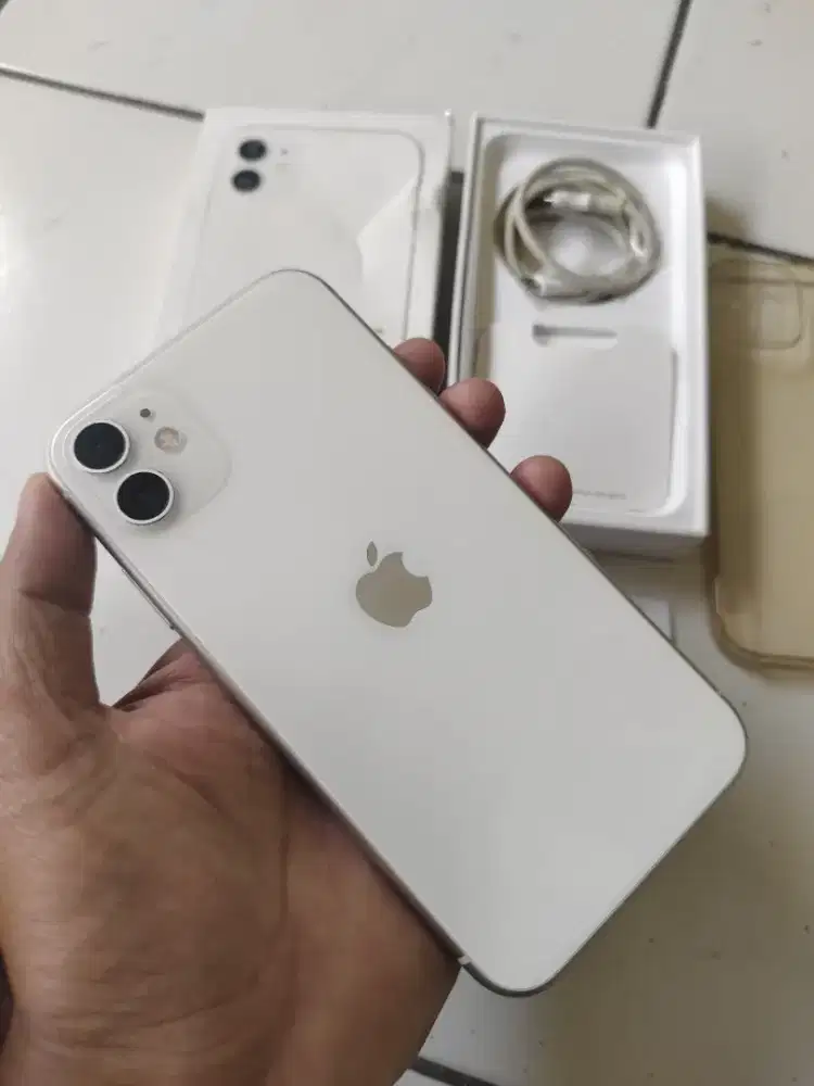 iPhone 11 64 gb iBox fullset no minus jual harga pas net gan.
