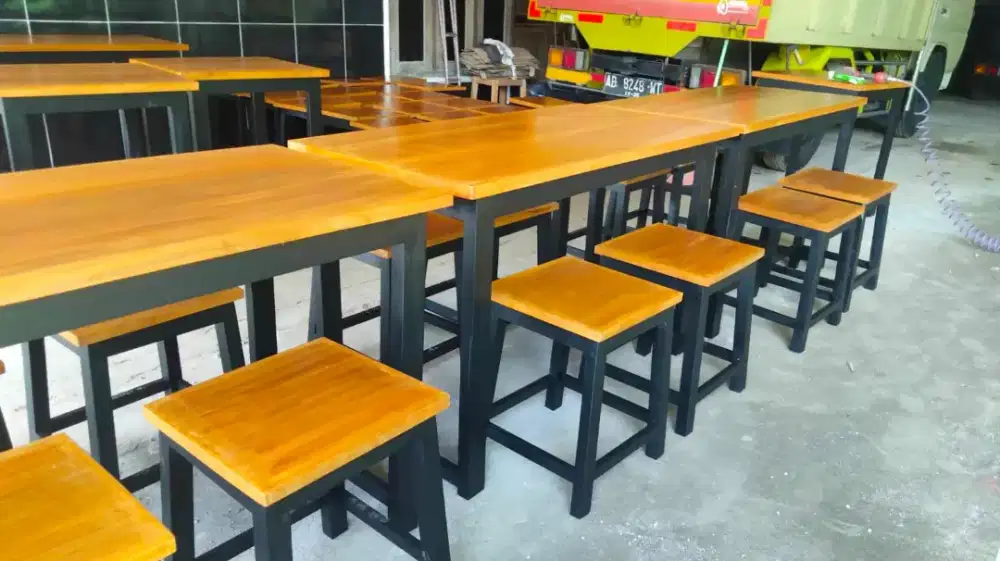Set meja kursi warung makan