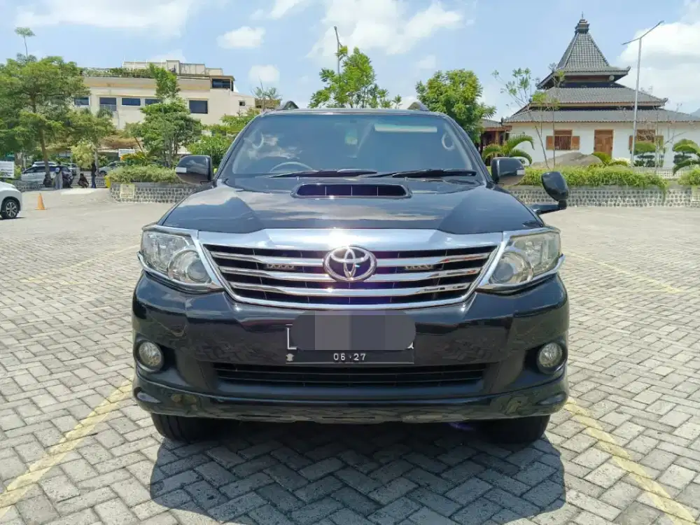 Toyota Fortuner VNT Diesel MT 2012