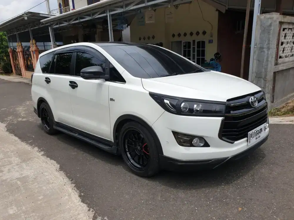 Innova venturer istimewa terawat pakaian pribadi