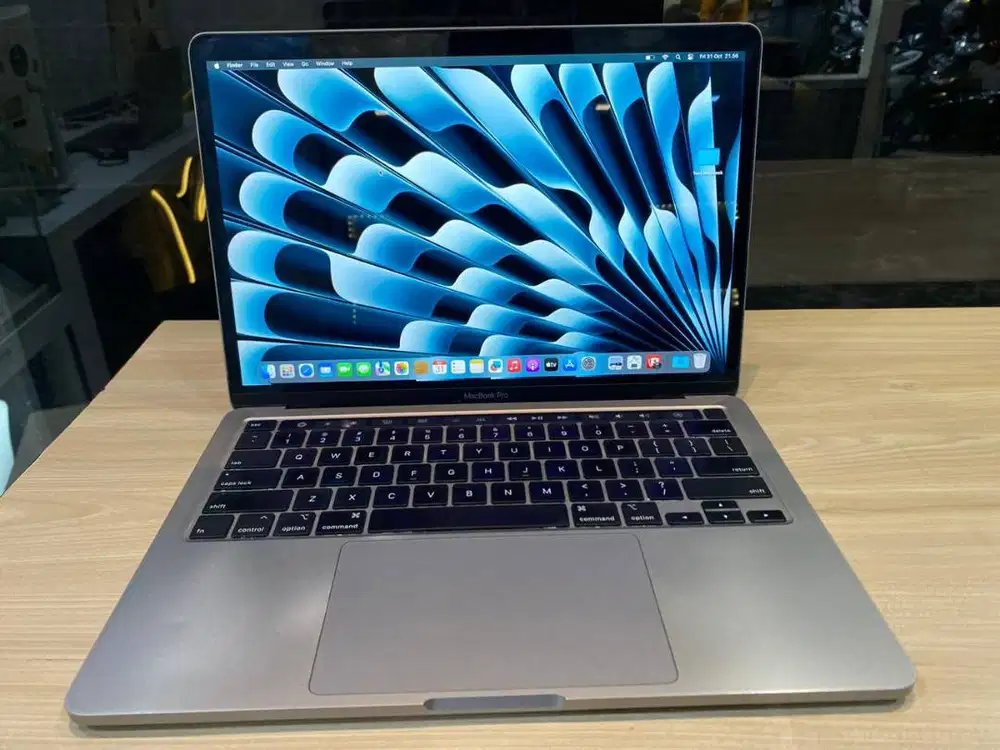 MacBook Pro 2020 (A2551) Core i5 RAM 16GB//512GB Cocok Editing & Desai