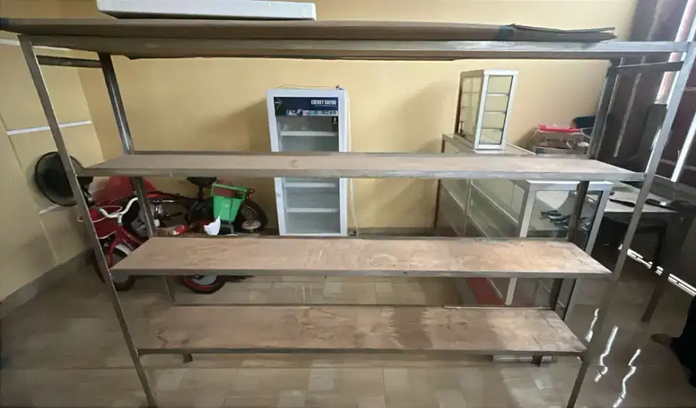 Dijual rak kayu untuk usaha laundry dll