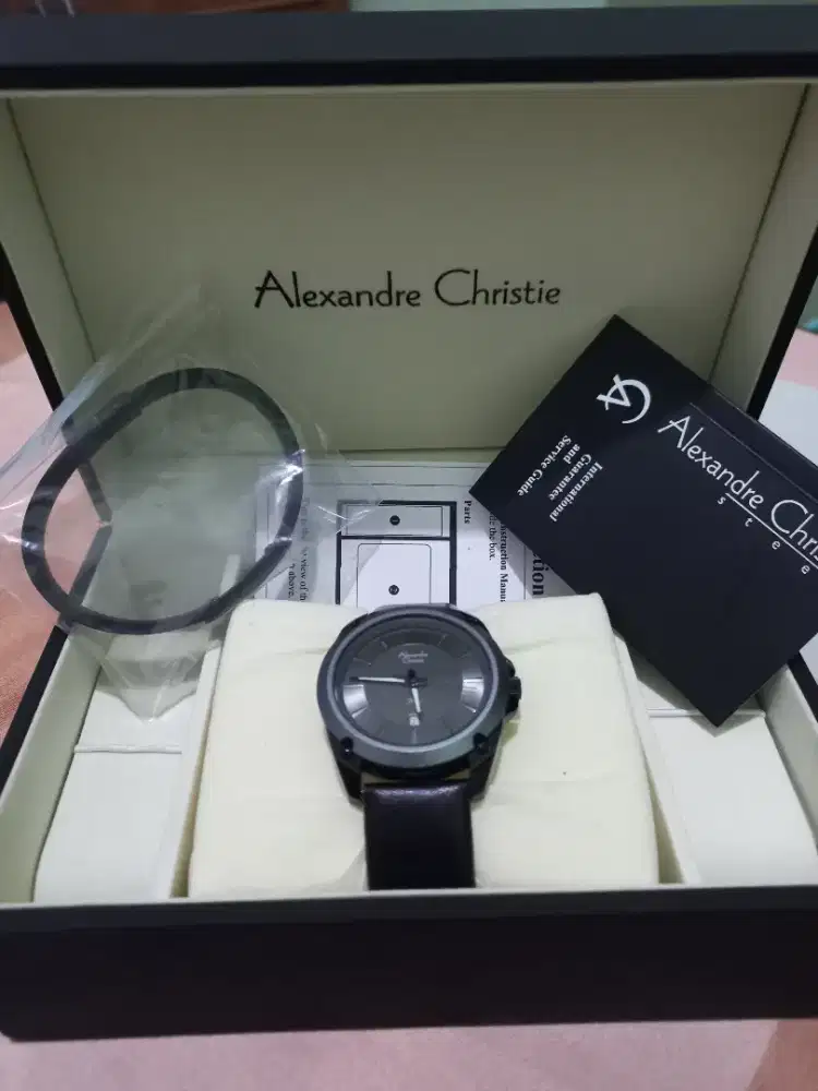 Jam tangan pria casual Alexandre christie