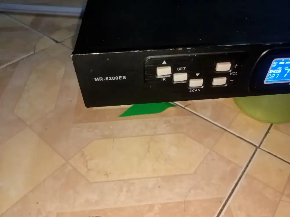 mic wireless mr 8200