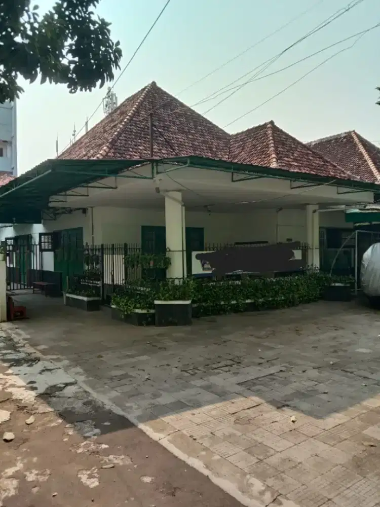 Rumah lama di ring 1 Jakarta Menteng siap huni harga dibawah NJOP