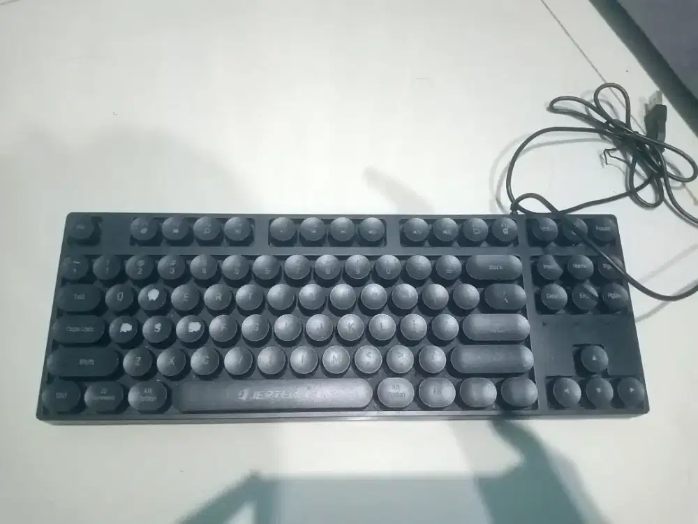 DI JUAL CEPAT MOUSE, KEYBOARD, MOUSEPAD MERK JERTECH DAN FANTECH