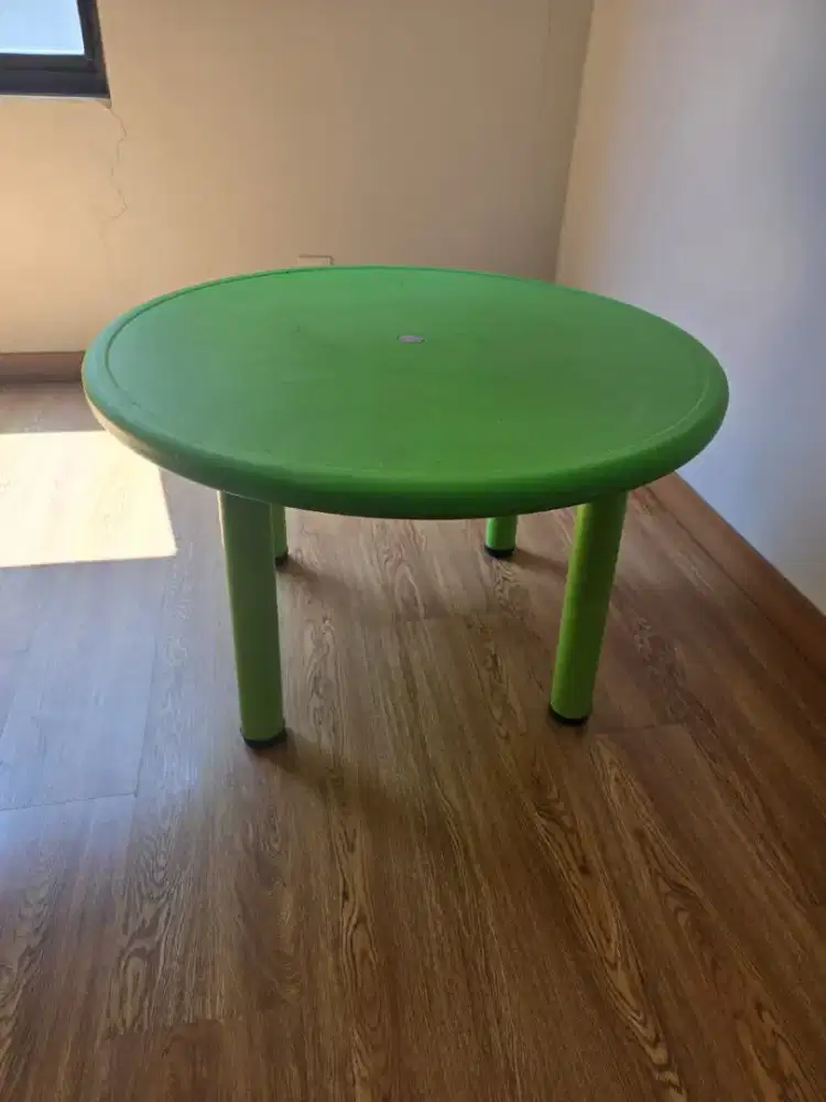 Preloved Meja Bulat

Ukuran = 84 cm (D) x 50 cm (T)