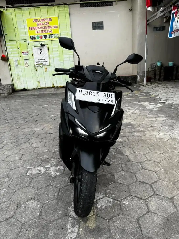 Vario 160 2023 hitam doff