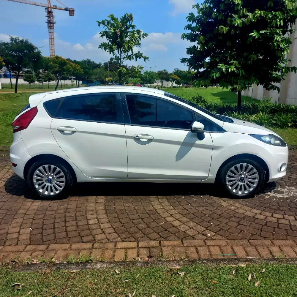 Ford fiesta trend 1.4 at 2012