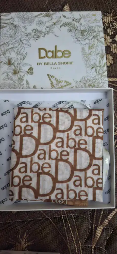 Hijab segi 4 merk Dabe