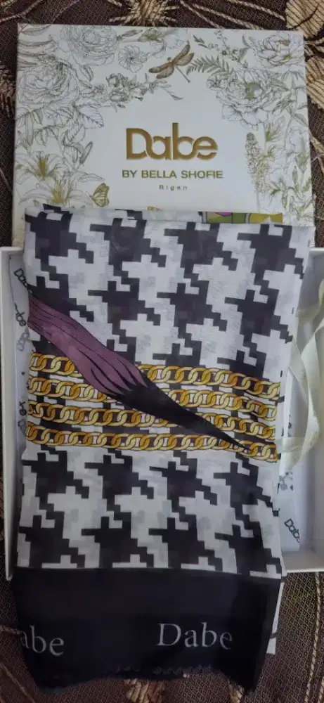 Hijab segi 4 merk Dabe