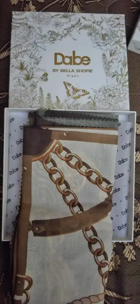 Hijab segi 4 merk Dabe