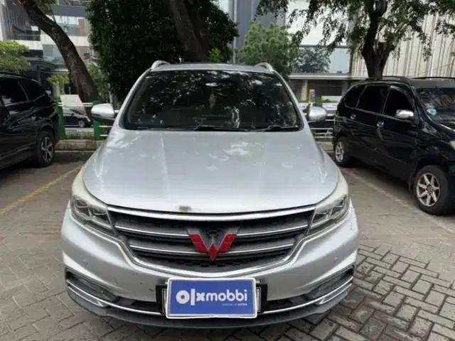 DP Rendah  7JT - Wuling Cortez 1.8 L Lux Plus Bensin-AT 2018 Silver