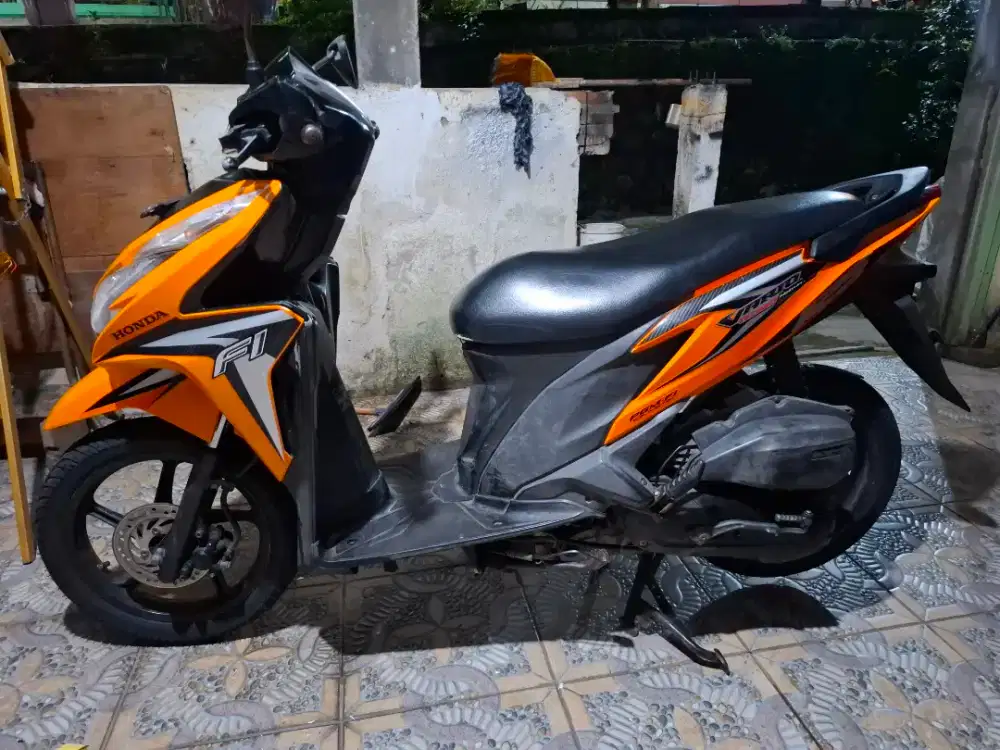 Vario 125 kzr oren tahun 2012