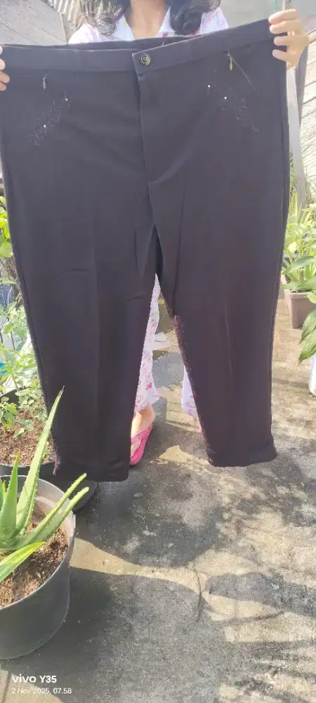 Di jual celana Hua Li Xiang masih baru size 4L ada 2 pcs