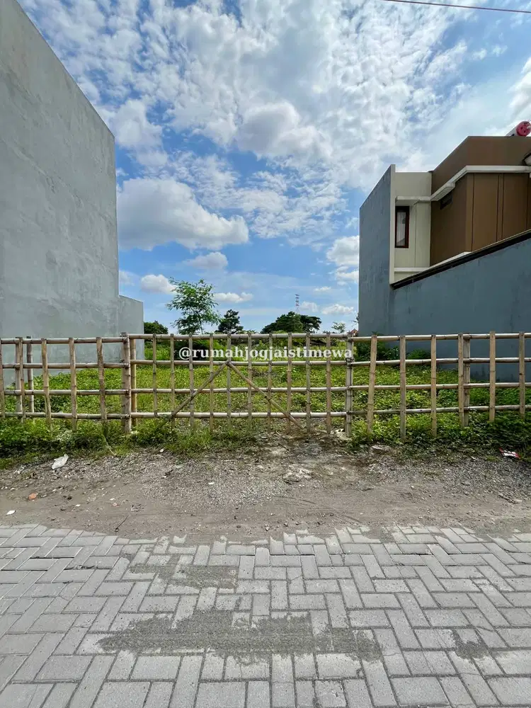 Tanah Kecil Dekat UGM JL Kaliurang Km 7 Condongcatur