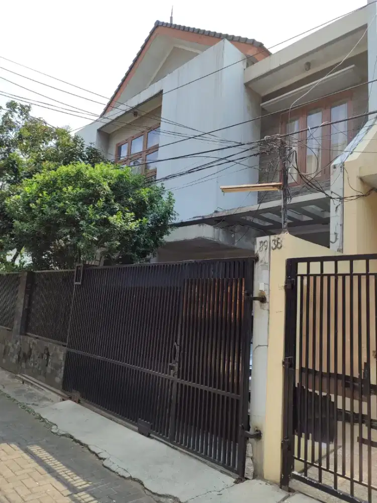 Dijual Rumah Cilandak strategis dekat MRT luas tanah 200m LB 248m SHM