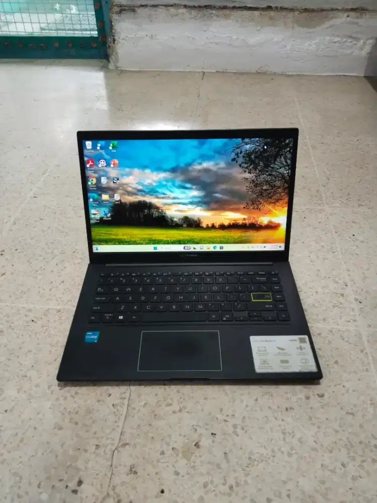 Asus ViVobook 14/X421eay 
Intel Core i3 Gen1115G4
Ram 8 GB
SSD 512 GB