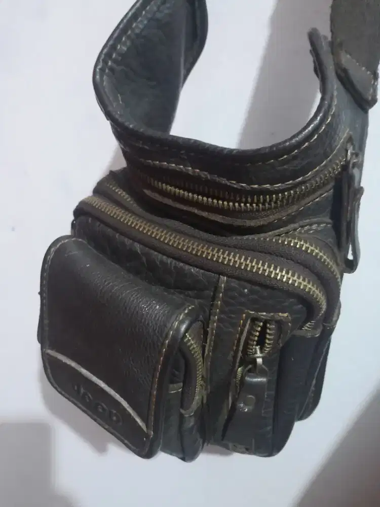 Di jual tas sellempang kulit asli tebal mulus gaada yg sobet minat wa