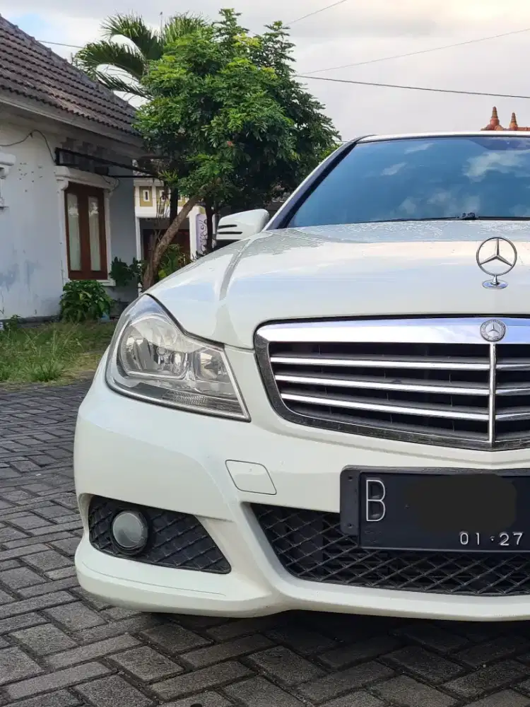 MERCEDES-BENZ C200 CGI FACELIFT PUTIH