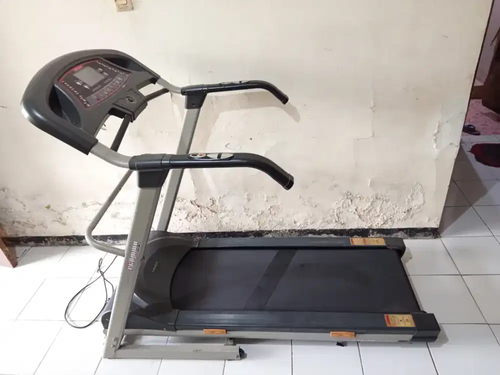 Treadmill Elektrik, maksimal user 110 kg