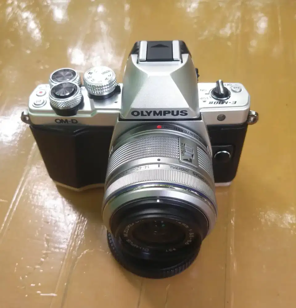 Camera Olympus OMD EM10 mark II Silver