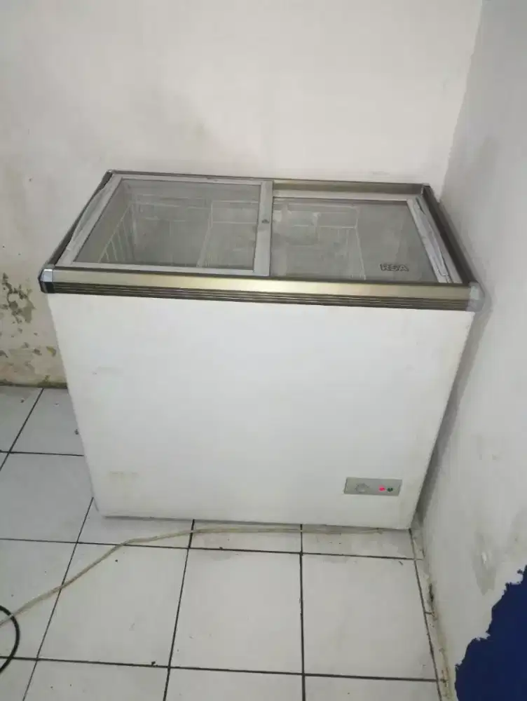 Di jual freezer box rsa ukuran 171 liter