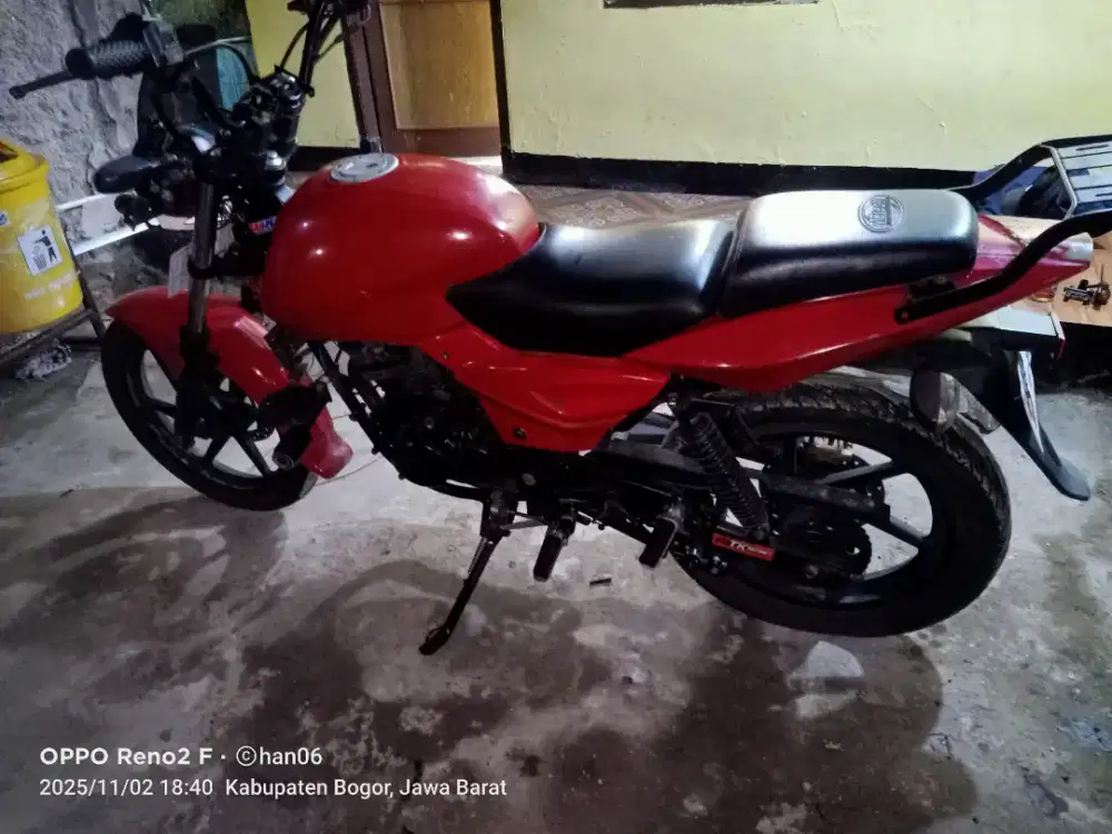 Bajaj Pulsar p220