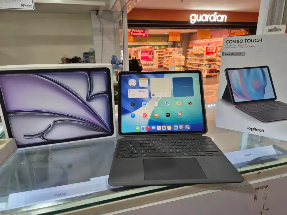 iPad Air M3 13 inch 128gb WiFi only iBox space gray like new