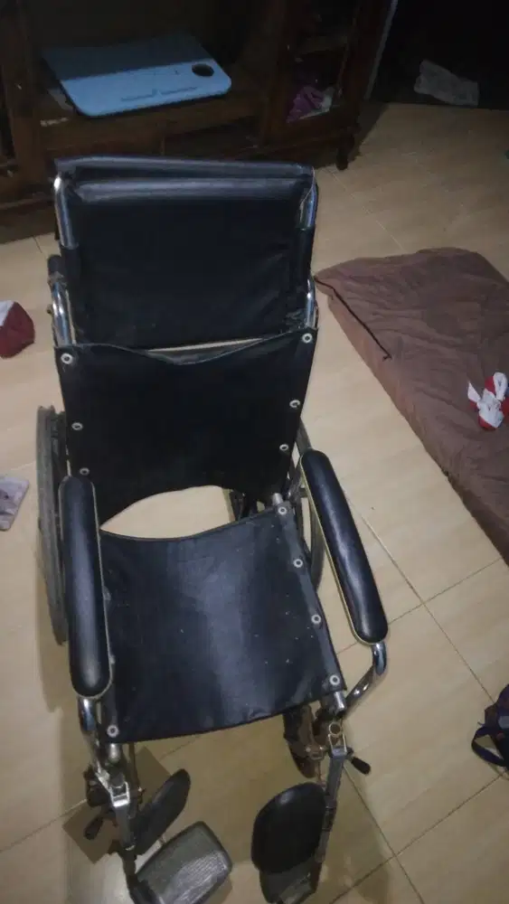 Kursi roda hidrolik orang sakit