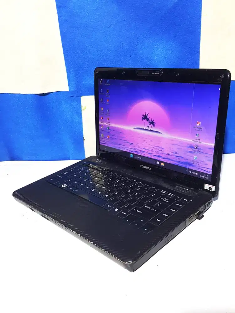 Laptop Toshiba Ram 4 Baterai 30 mnt an LCD Garis 1 helai rambut