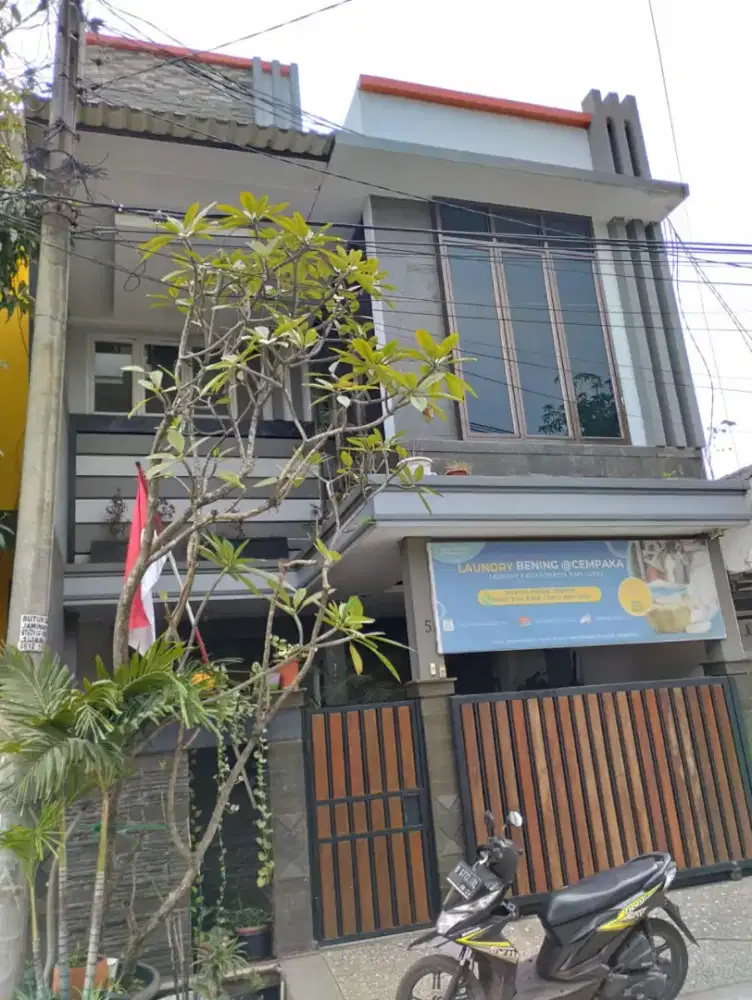 Kost karyawan, karyawati