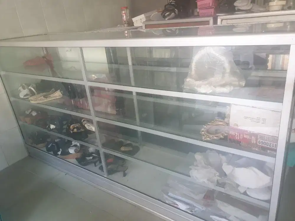 Etalase kaca 2 meter