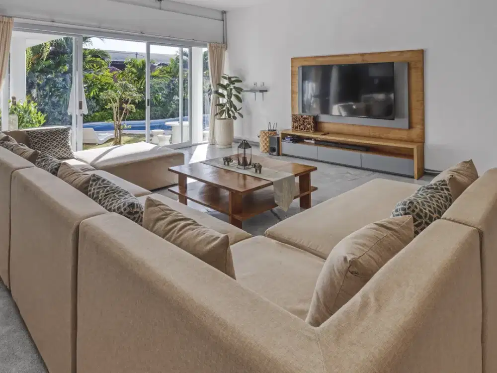 Leasehold - Stunning 5-Bedroom Luxury Villa with Ocean View in Canggu