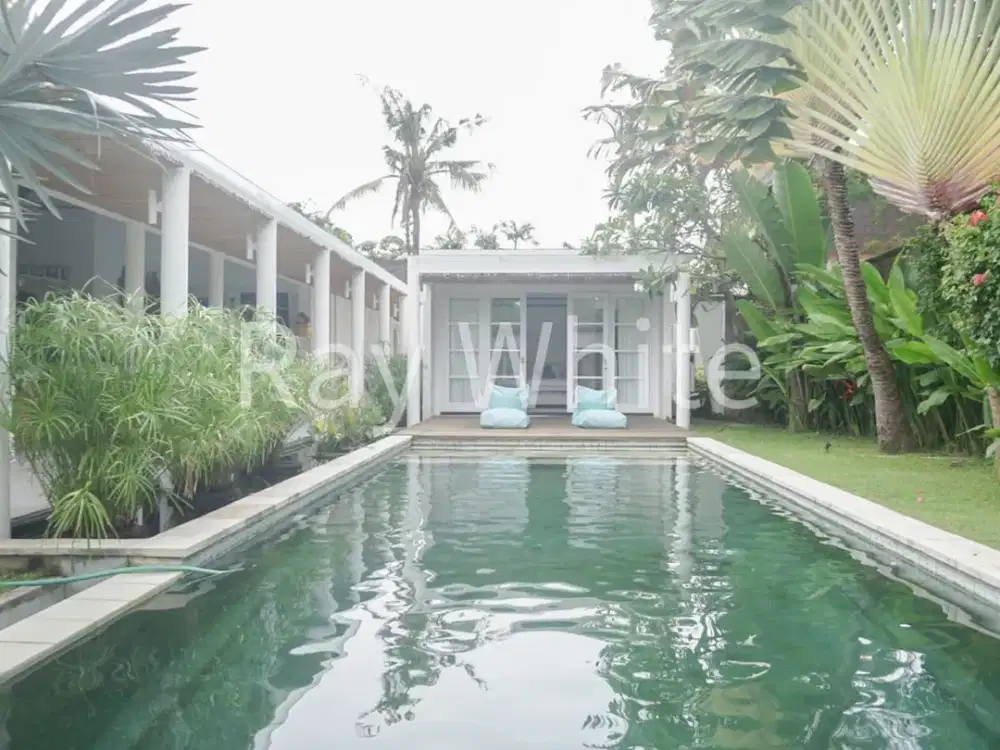 Leasehold - Tranquil 3-Bedroom Villa with Expansive Garden in Prime Sanur Bali - Walk to the Beach!