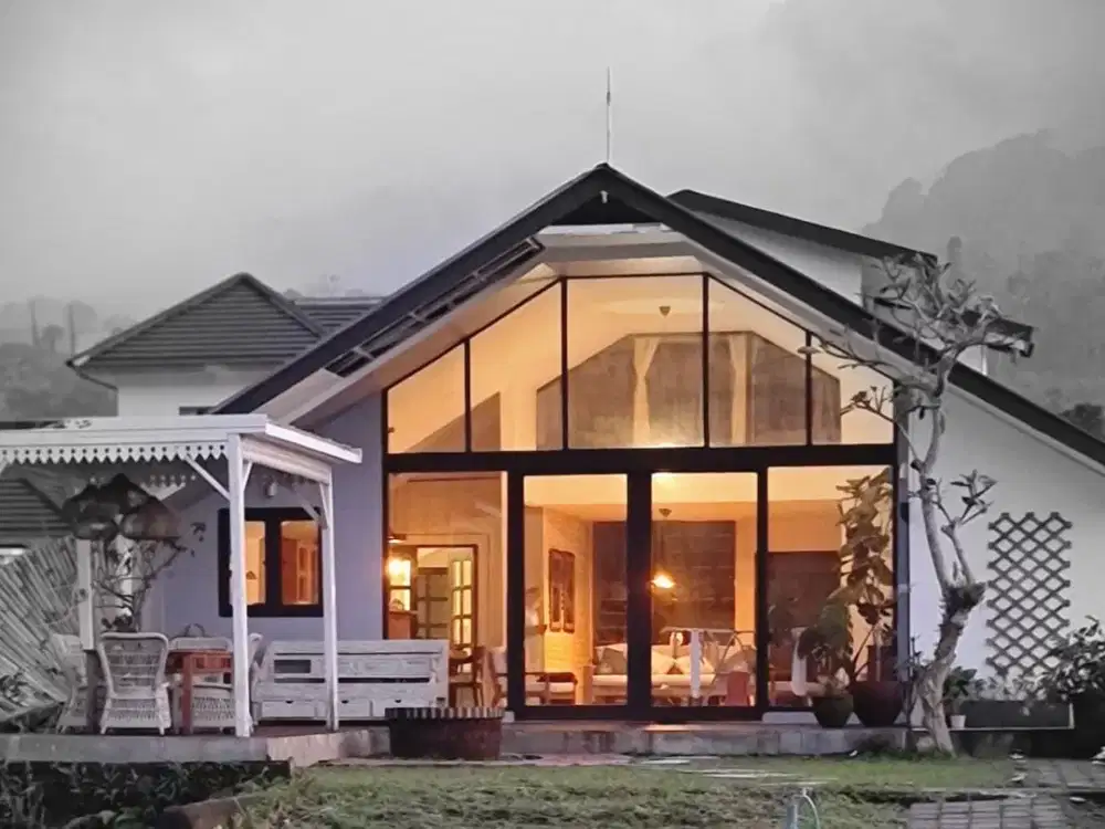 Lakeside Luxury situated next to Bali Handara Golf: Experience Absolute Tranquility at Gatsby on Buyan, Bali