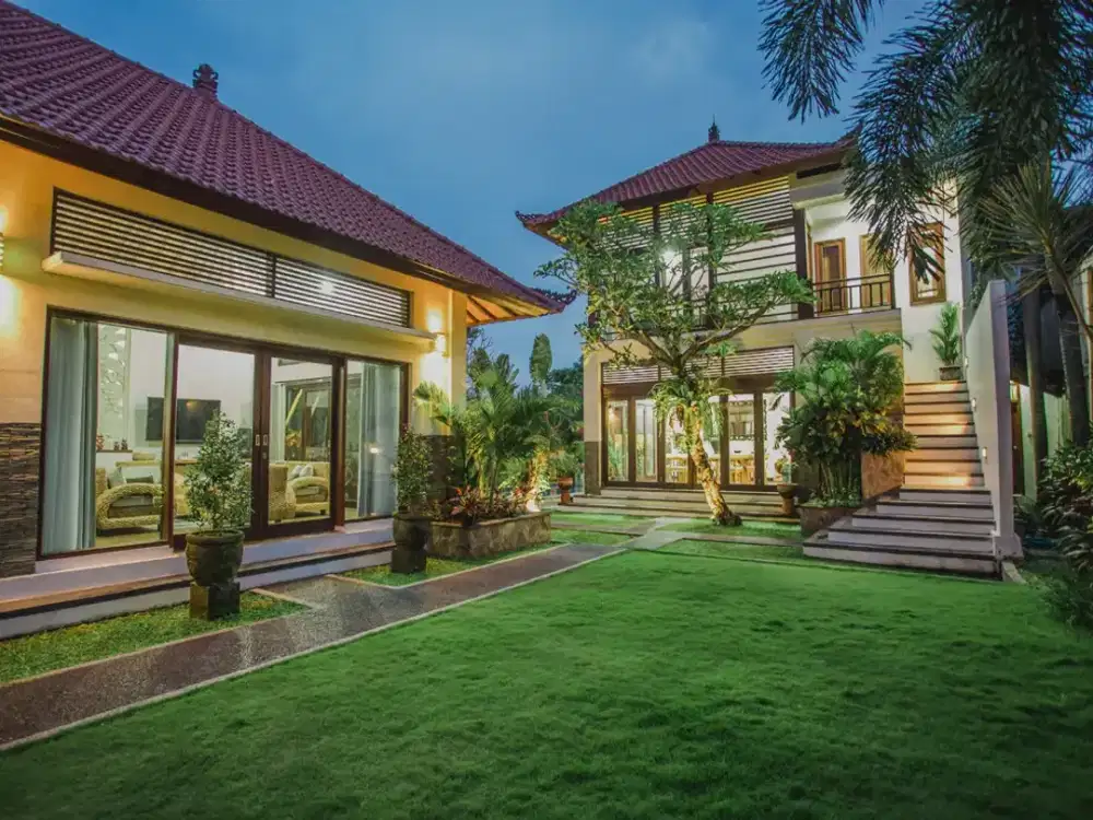 Leasehold - Exquisite 4-Bedroom Estate Luxury Living with Pool, Gym, and Expansive Garden