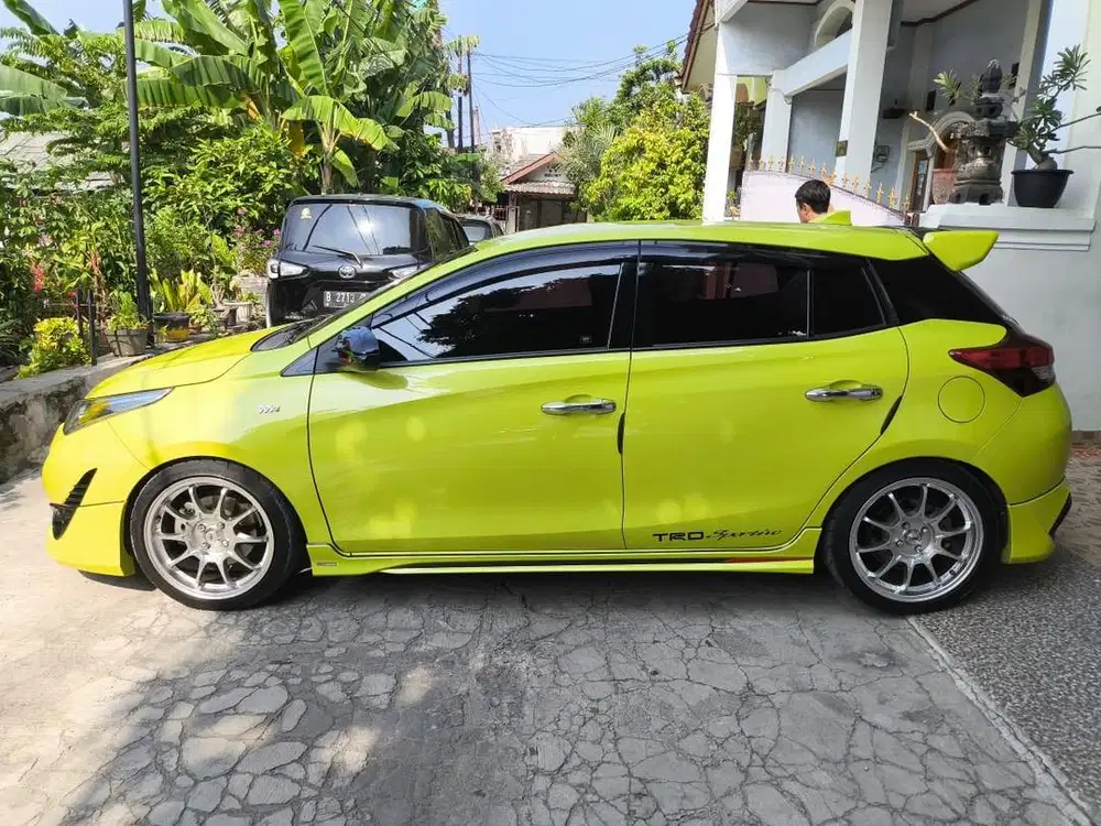 Velg HSR BOROKO R17 & Ban Accelera 651