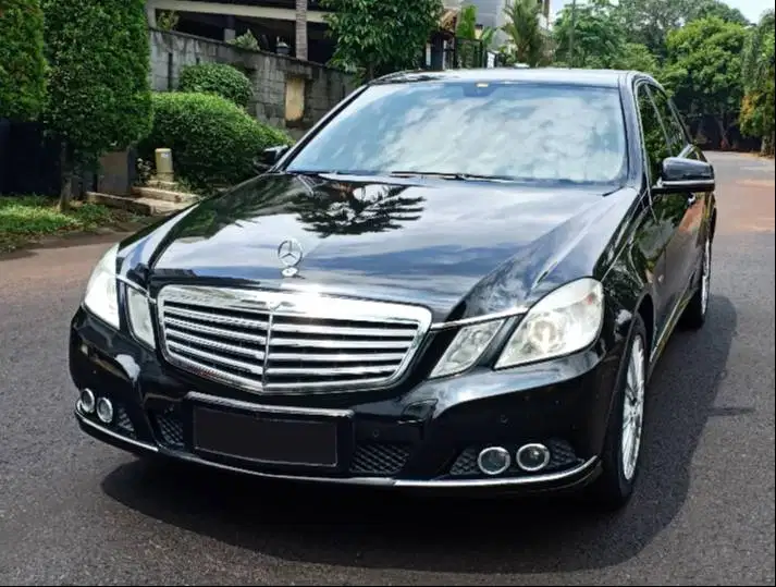 MERCY MERCEDES BENZ E250 2011: Hitam, Prima ,PRIBADI