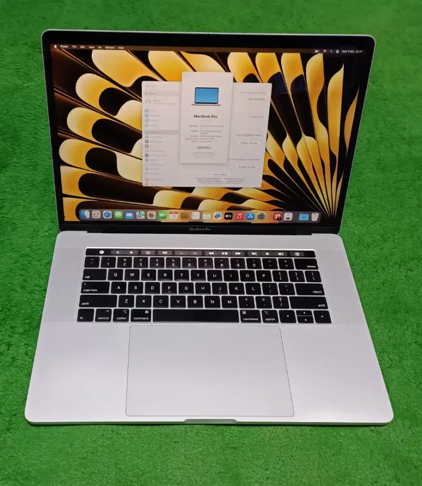 Macbook Pro 2018 15inch i7 16/256 Silver Touchbar Dual VGA Mulus Murah