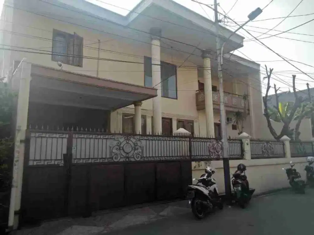 Rumah besar cocok utk usaha atau kantor strategis jajarta selatan