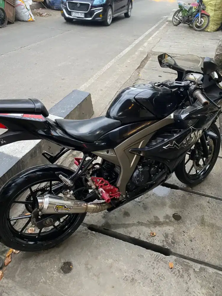 GSX R150 2017 HITAM