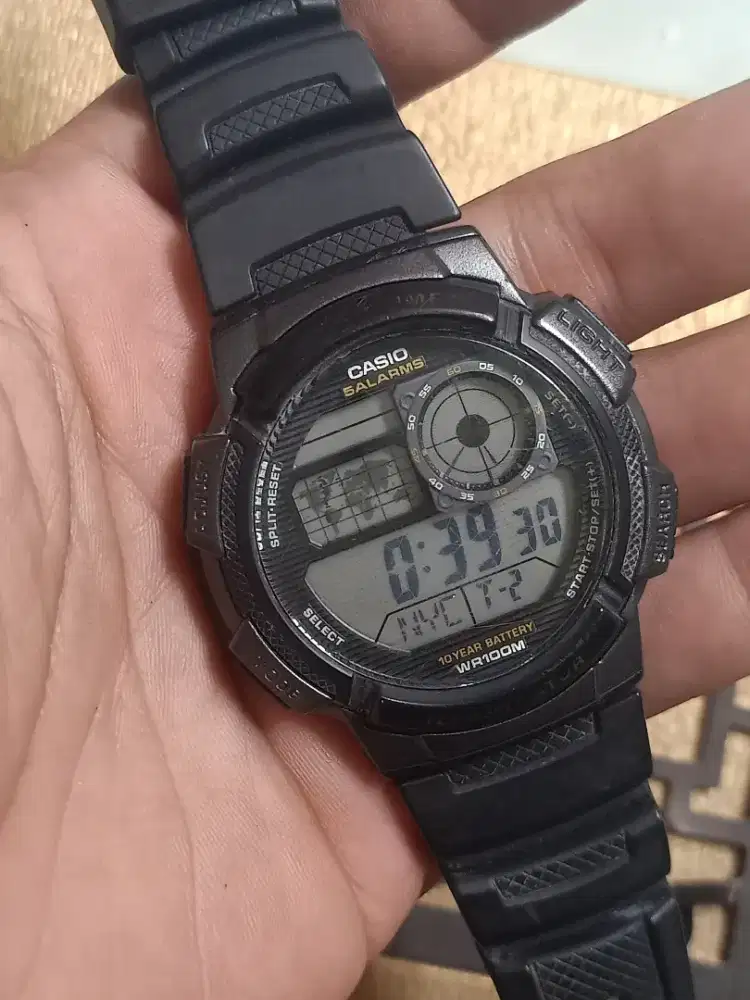 Jam tangan Casio AE-1000w