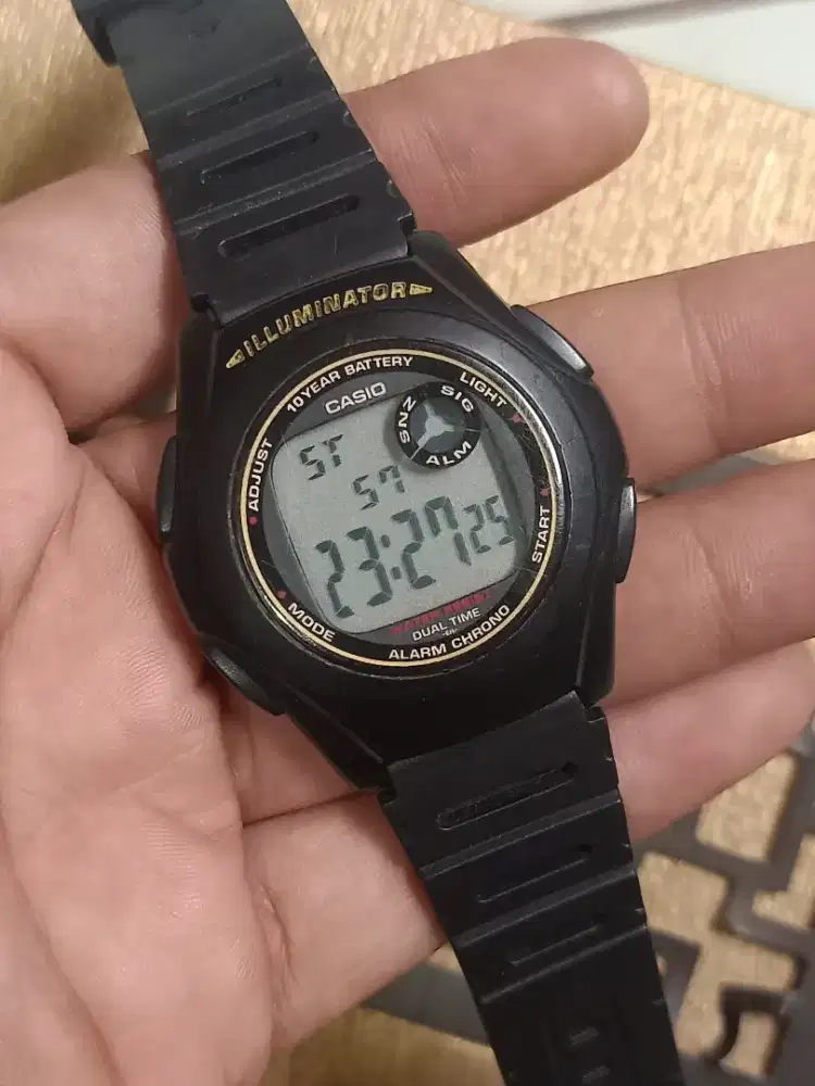 Jam tangan Casio f-200