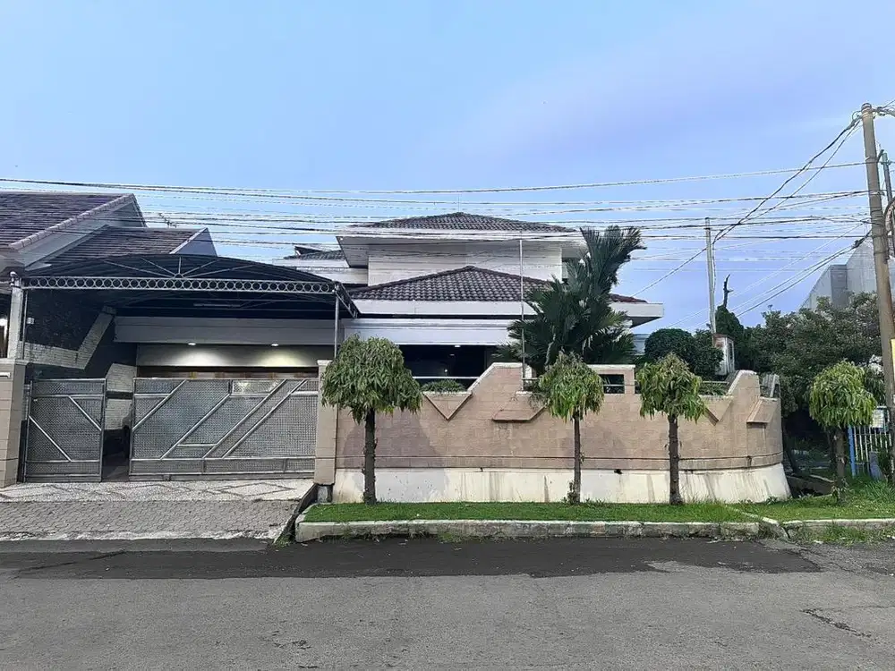 DIJUAL RUMAH HOOK SURABAYA SELATAN ROW JALAN LUAS DEKAT PUSAT KOTA SBY