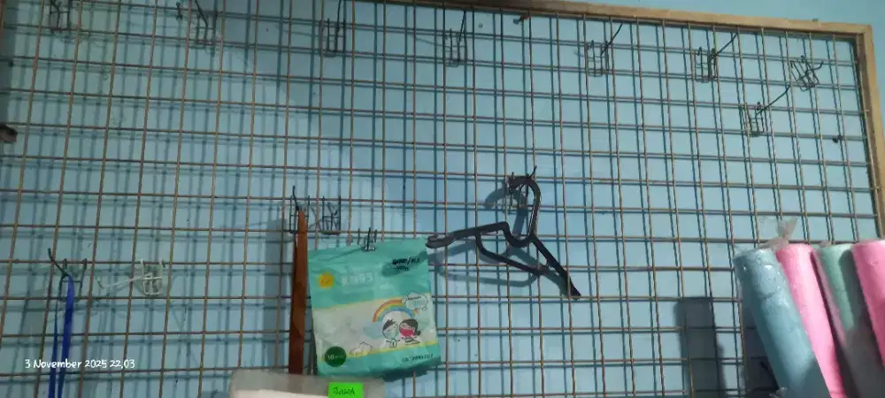 Besi gantungan accesories