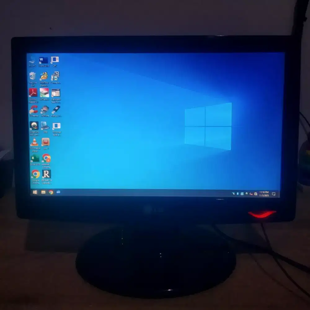 LCD Monitor LG 16in Wide (W1643)