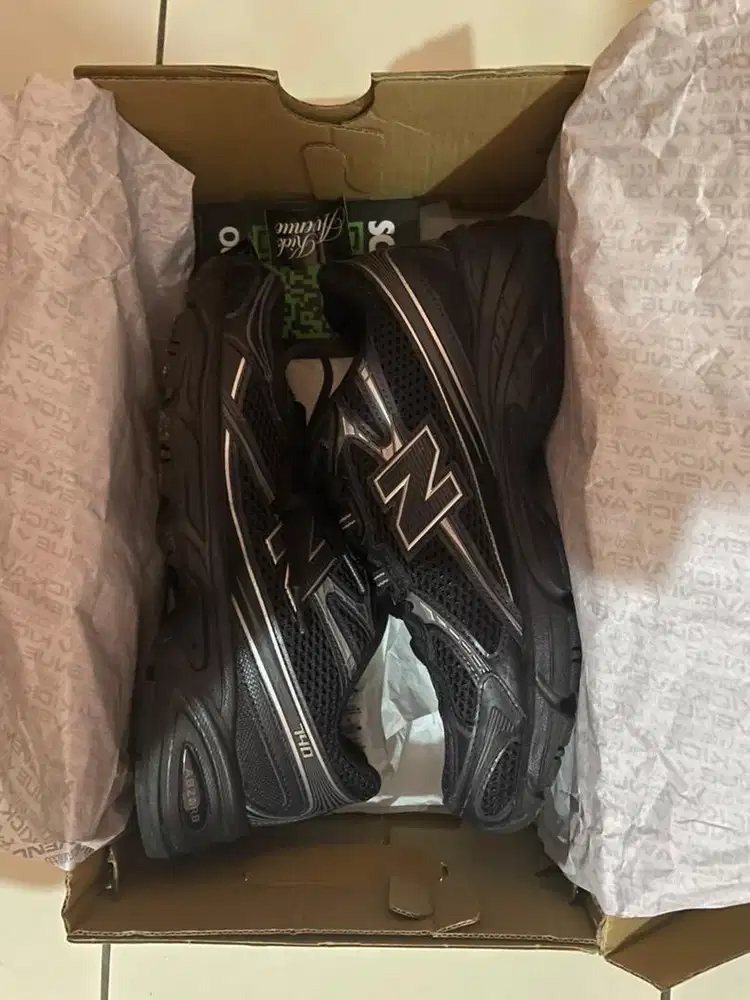 SEPATU NEW BALANCE 740 BLACK SILVER