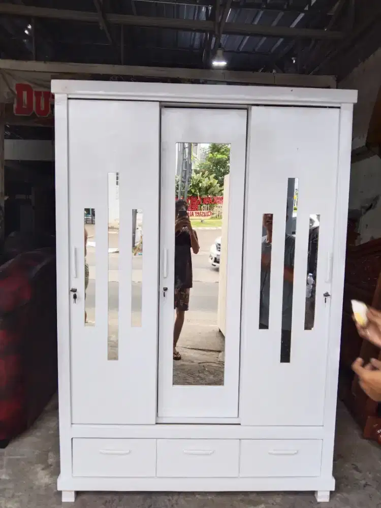 Lemari sliding 3 pintu antirayap